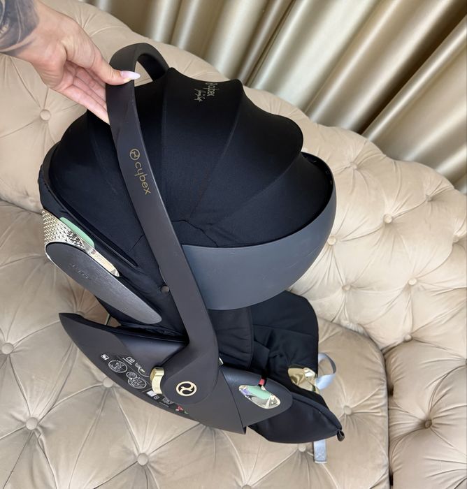 Scoica Cybex by Jeremy Scott Wings