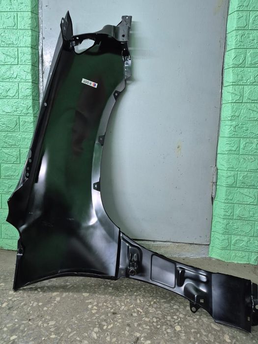 Крыло переднее левое на lexus rx 300
