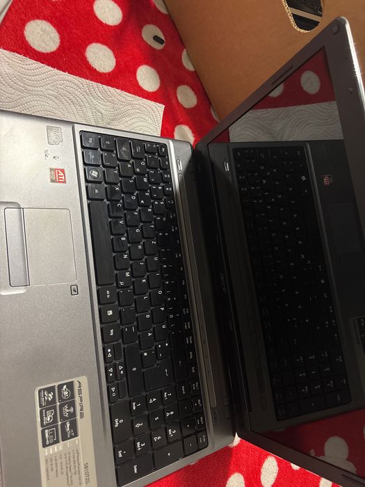 Laptopok eladóak, darabja 300 lej. Mindegyikhez van töltő.