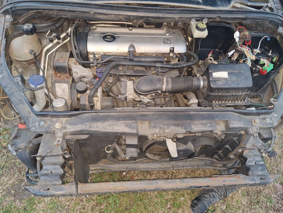 Dezmembrez peugeot 307cc