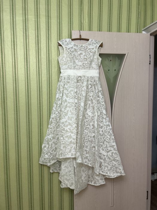 Платье белое красивая