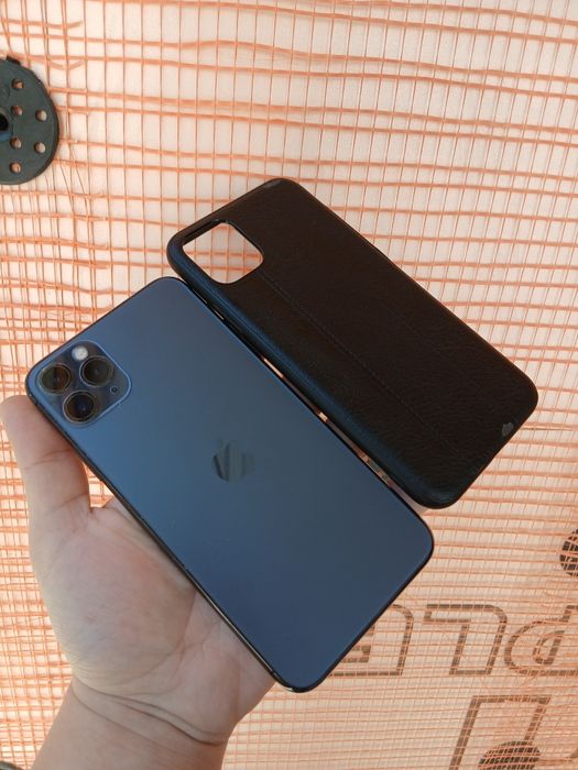 В продаже Айфон 11 про мах.