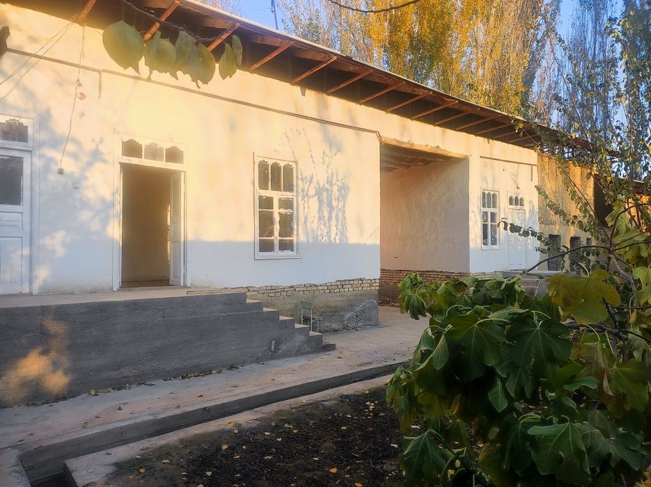 Uychi tumanida Xovli sotiladi.  Gaz, svet suv bor