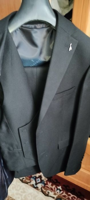 Костюм тройка  .