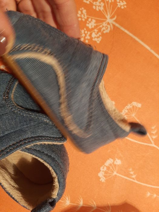 Бебешки обувчици H&M