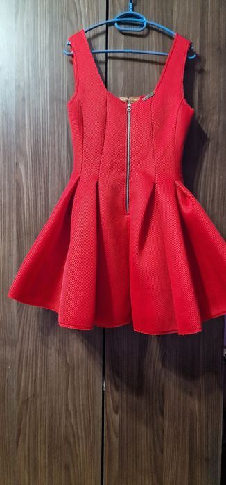 Продавам рокля на Djofra.