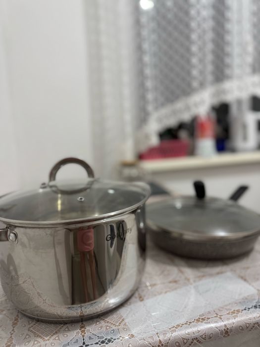 Новая кастрюля и сковорода! Цена за оба 6000 тенге! Район юбилейный