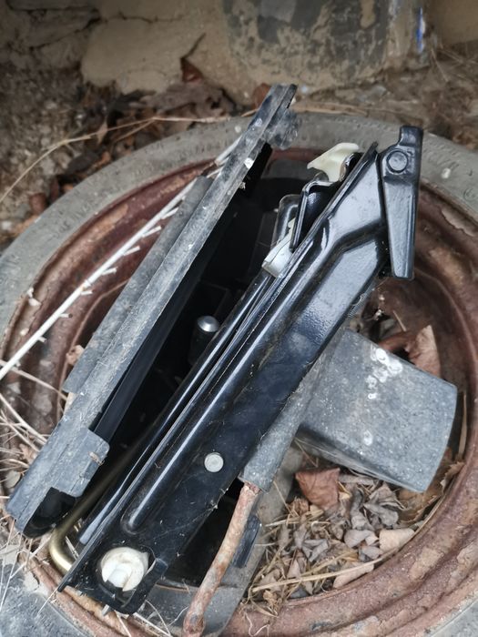 Vand cric auto impecabil