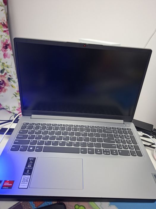 Vând Laptop Lenovo Ideapad 1 windows 11