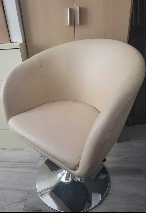 Scaun cu spătar picior rotativ piele ecologica rezistenta