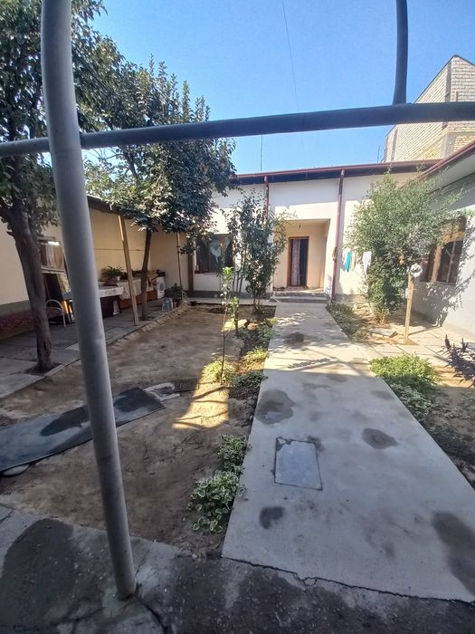 Chilonzor yo'l yuzi Bunyodkor ko'chasi karmashka 7.4-sot fasad:27-metr