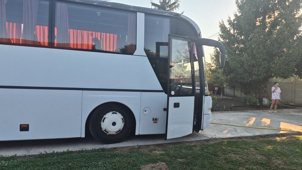 Inchririere Autocar 52 de locuri