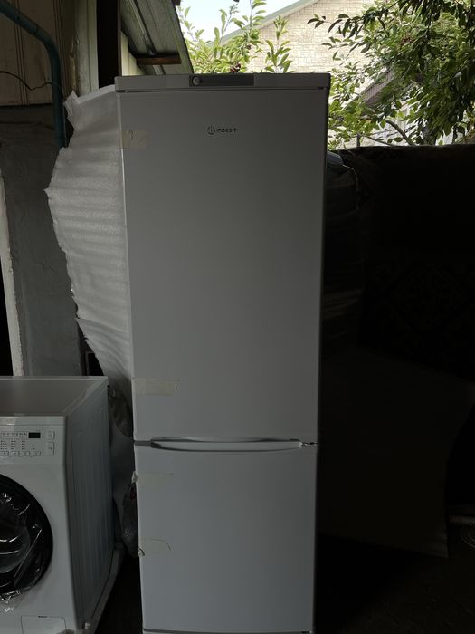 Холодильник Indesit ES 18 A