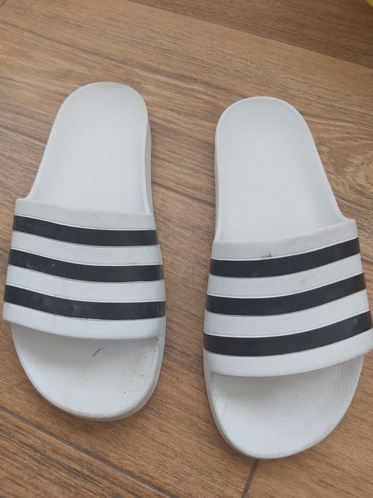 Slapi adidas, barbati.