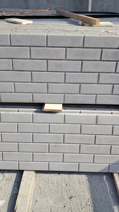 Gard din placi de beton armat stalpi