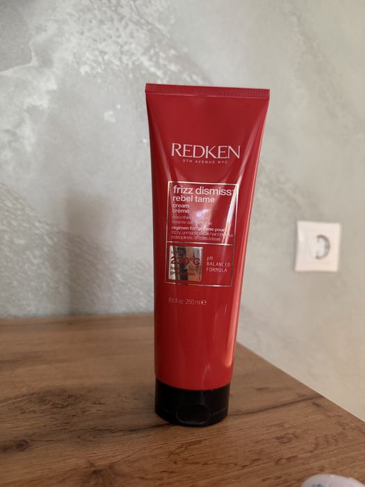 Термозащитен изглаждащ крем Redken  250 мл