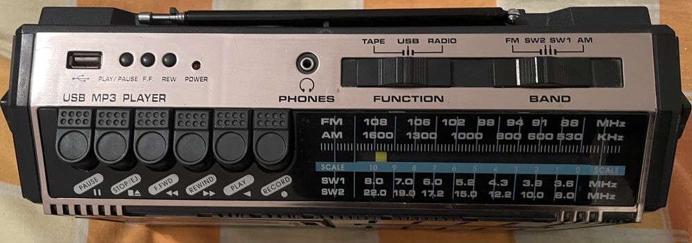 Кассетный магнитофон