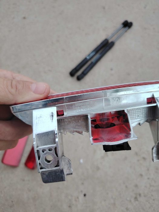 Flapsuri, capete bara spate Dacia spring