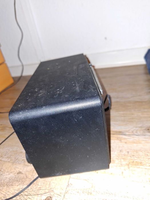 Продавам радио с интернет и кабел.