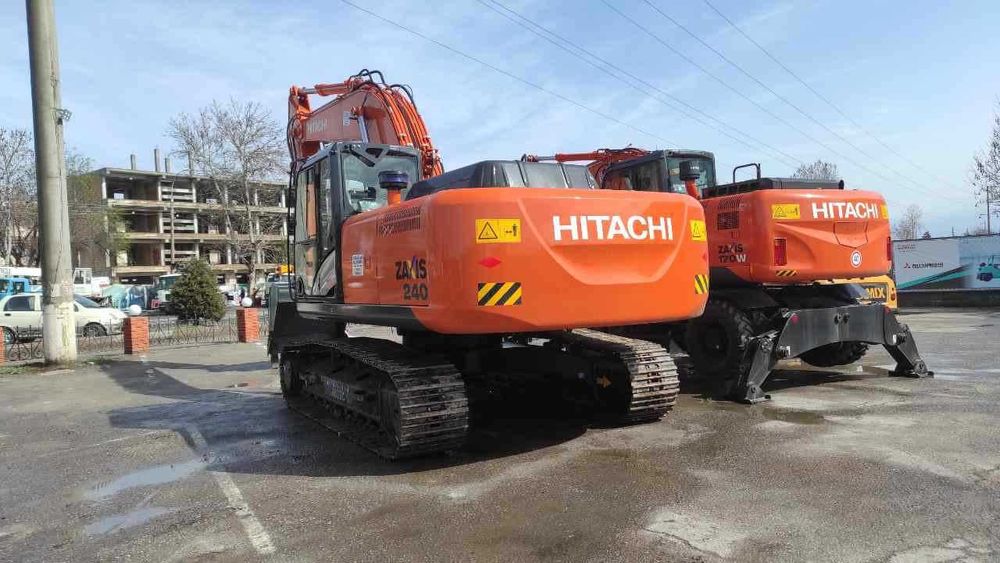 Гусеничный экскаватор Hitachi ZX240-5A
