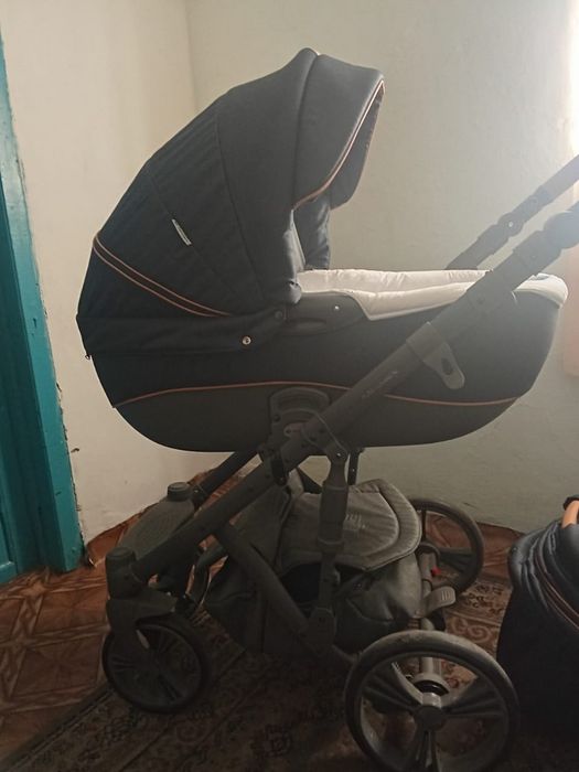 Коляска б/у в отличном состоянии