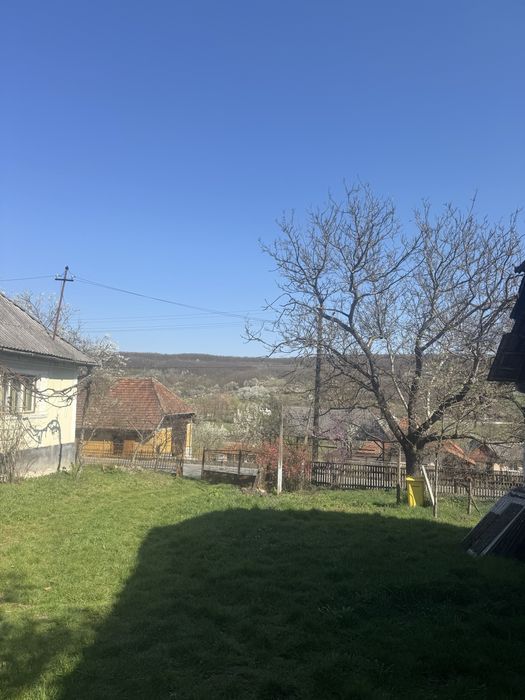 Vand casa si teren la 40 km de Baia Mare