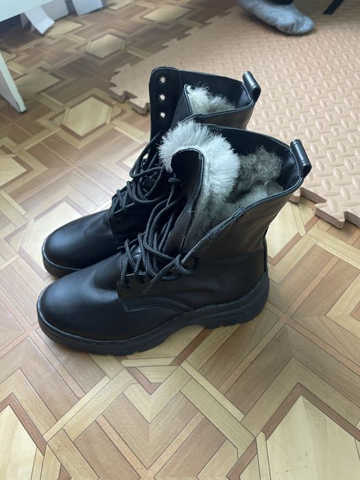 Продам обувь берцы