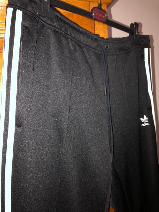 Pantaloni Adidas noi