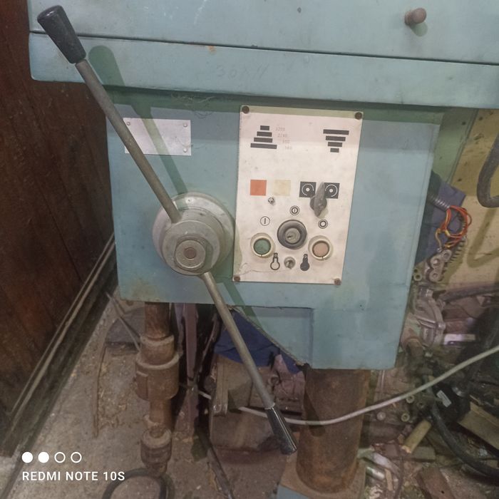 Българска настолна бормашина