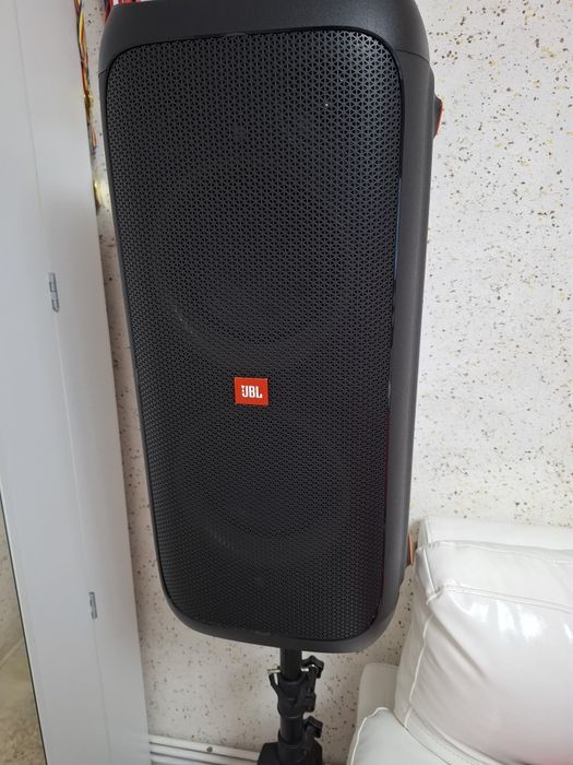 Inchiriez boxe , jbl , proiectoare de lumini !