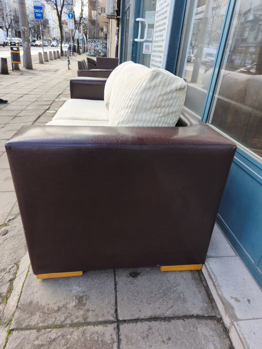 Красив кожен диван