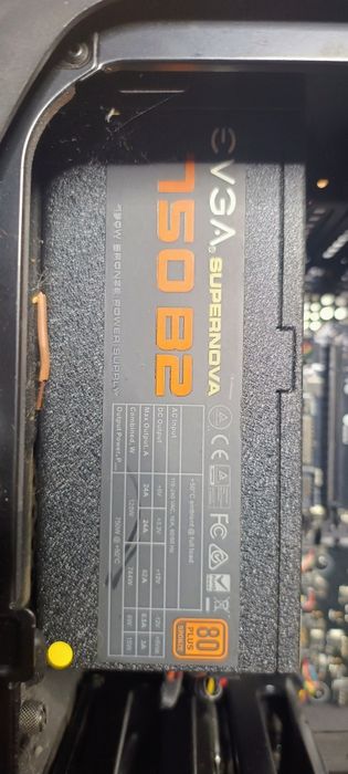 Vând unitate PC pentru piese