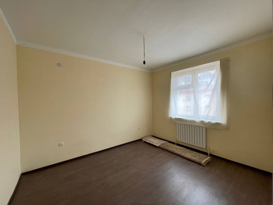 Motrid 2 etaj 2 xonali sotiladi