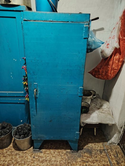 Продам сейф металлический