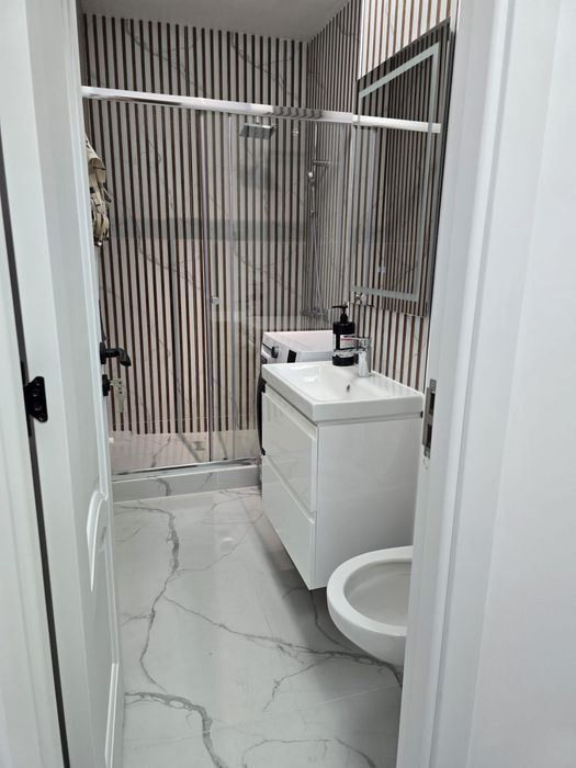 Inchiriez garaoniera