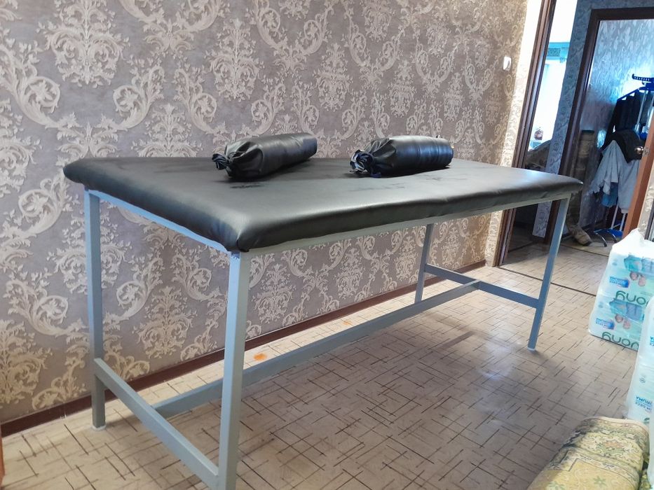 Продам кушетку , очень крепкая