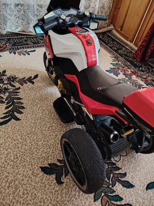 Детский мотоцикил сотилади