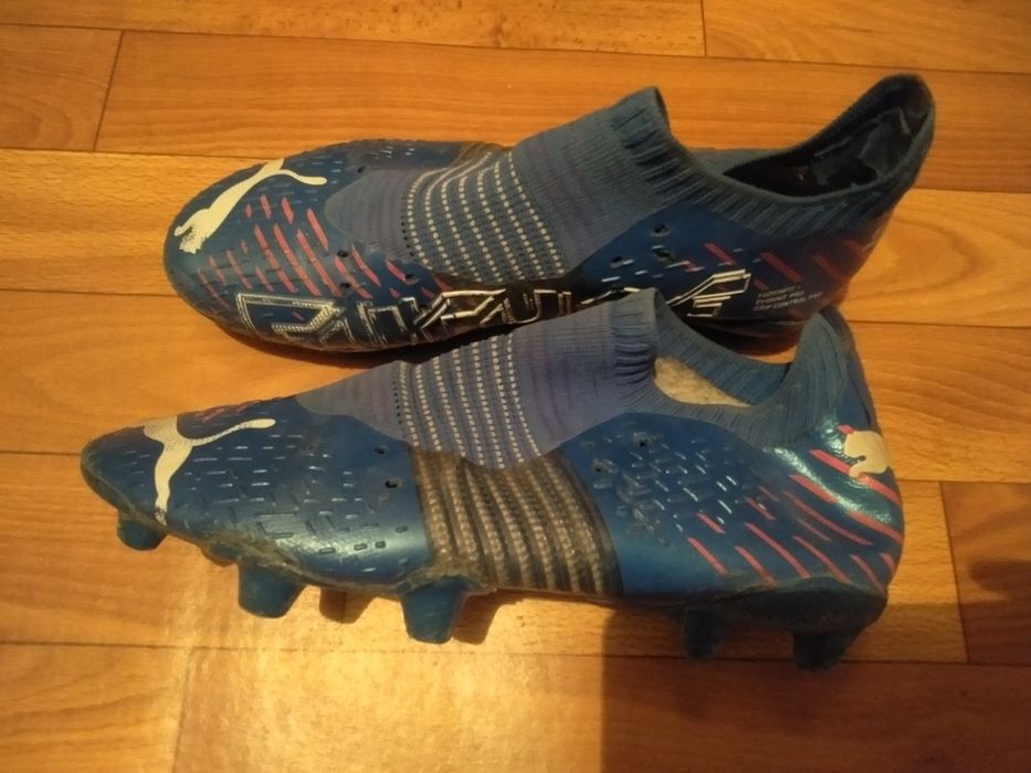 Кроссовки, бутсы