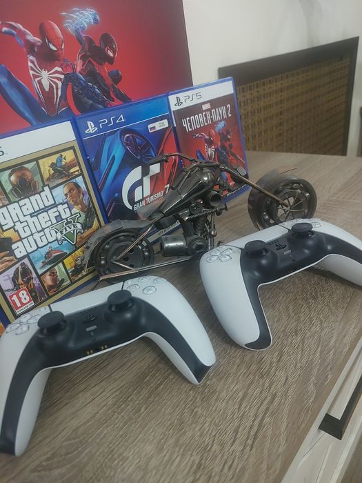 Продам плейстейшен сони 5 два джостика 4 диска игры в подарок