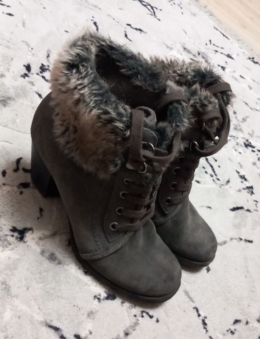 Vând ghete dama mărimea 37