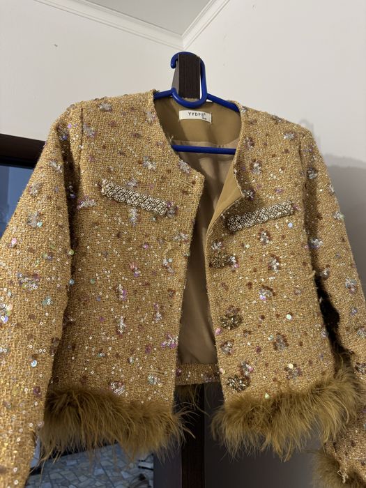 Золотистый костюмчик