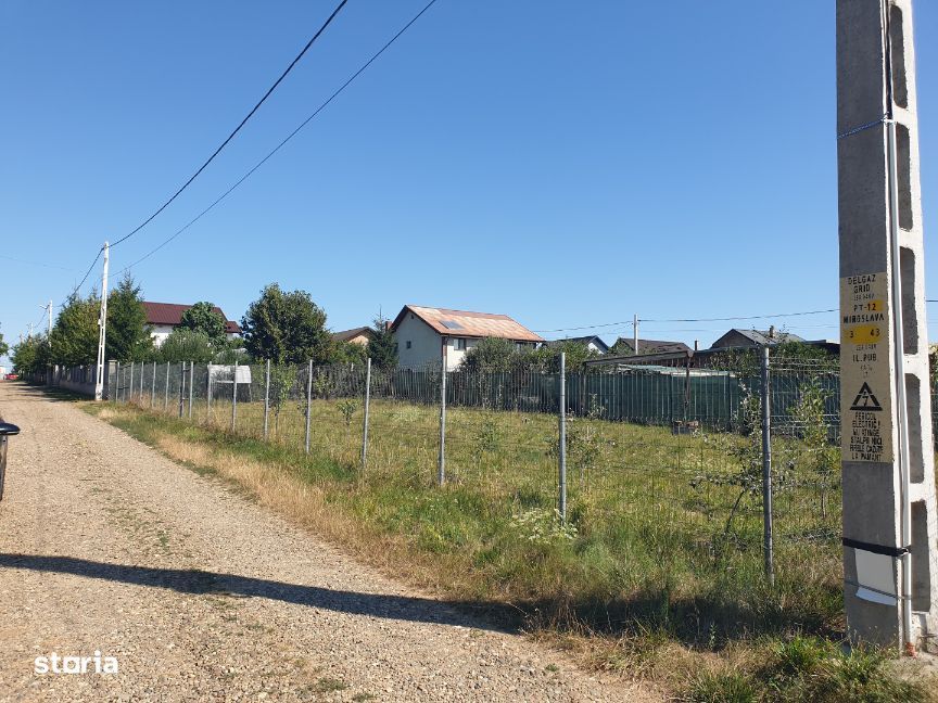 MIROSLAVA – IASI- Teren intravilan intre case cu utilitati langa teren
