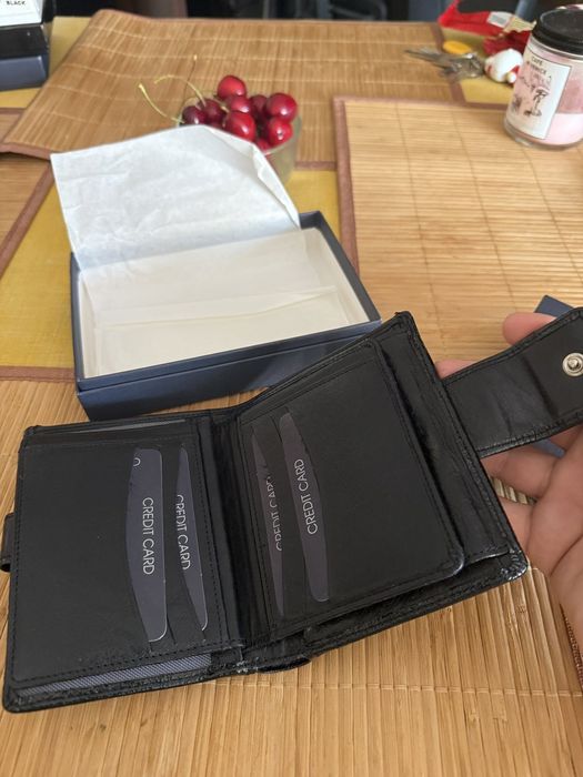 Черни кожени портфейли