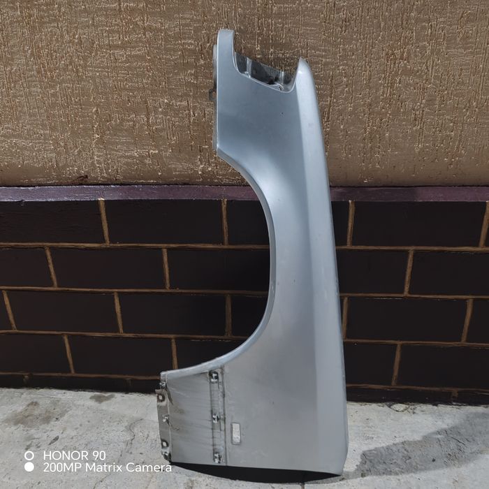 Мерседес 124 передний крыло сатылады левый жағдайы жақсы оргинал