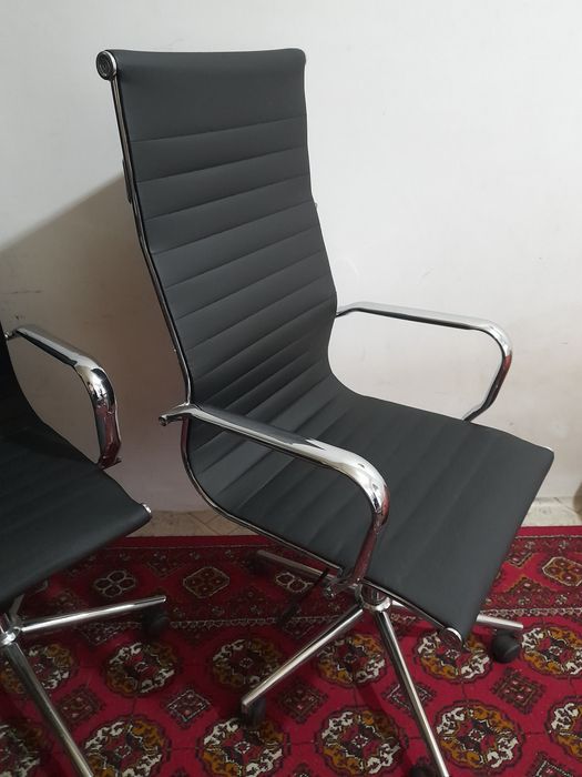Продаются офисное кресло в рабочем состоянии.