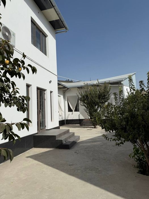 Белый дом в центре города