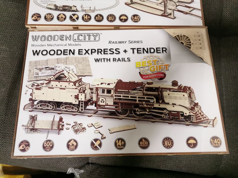 Macheta locomotivă peron sine din lemn