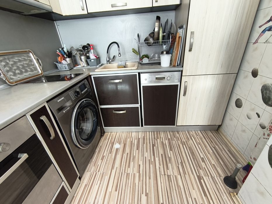 Кухня с оборудване