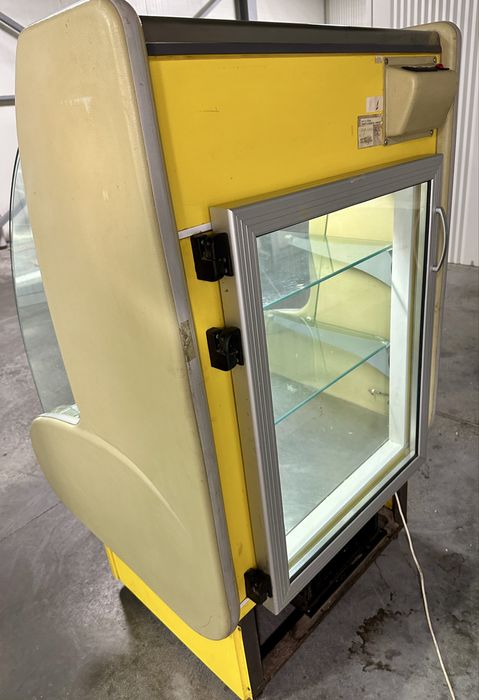 Хладилна витрина Наги