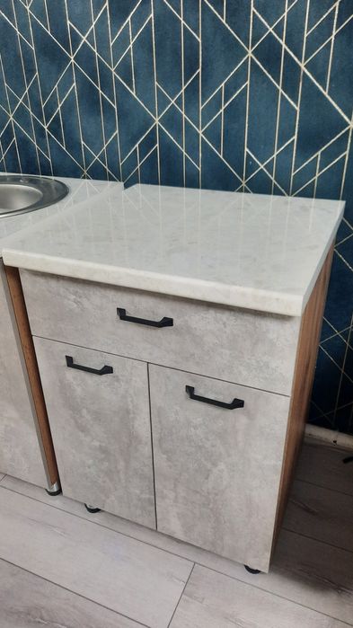 Продам кухонные тумбы низ